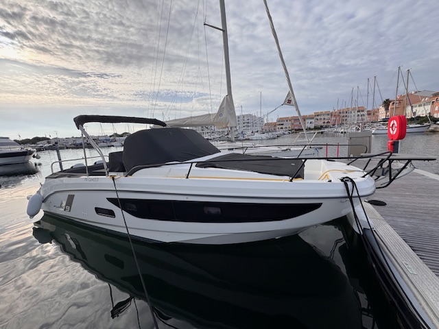 slider 1 Beneteau Flyer 9 Sundeck